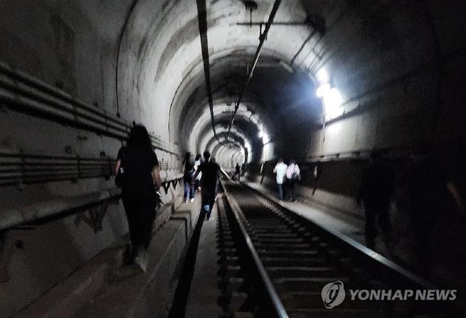 49.ccm澳门开奖和首尔地铁纵火案23伤与首尔地铁相撞